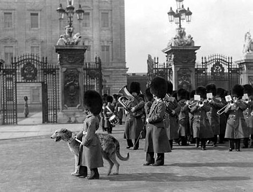 Cruachan leading the parade